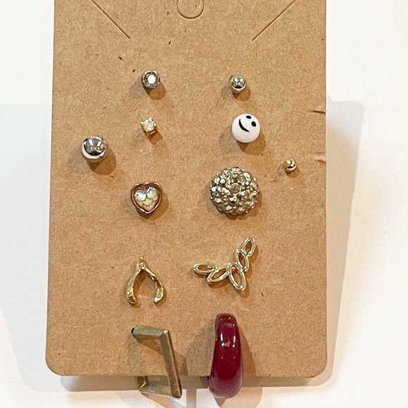 Vintage Mismatched Earrings - Picture 1 of 4